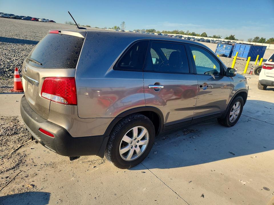 2013 Kia Sorento მანქანა იყიდება აუქციონზე, vin: 5XYKT3A14DG333021, აუქციონის ნომერი: 71269176