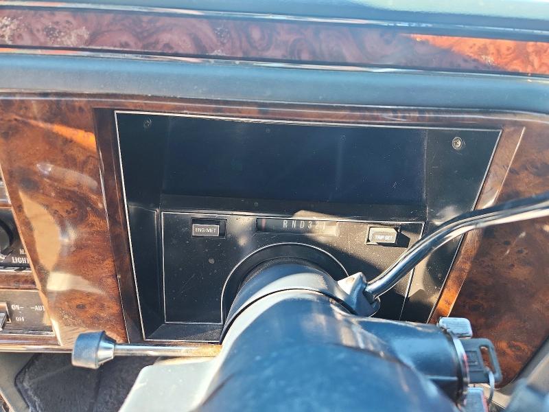 71136206 :رقم المزاد ، 1G6DW54E8NR700468 vin ، 1992 Cadillac Brougham مزاد بيع