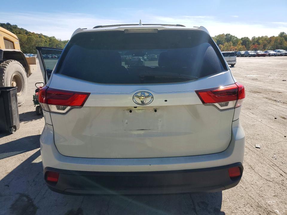 Продажа на аукционе авто 2018 Toyota Highlander, vin: 5TDJZRFH3JS817473, номер лота: 71588846