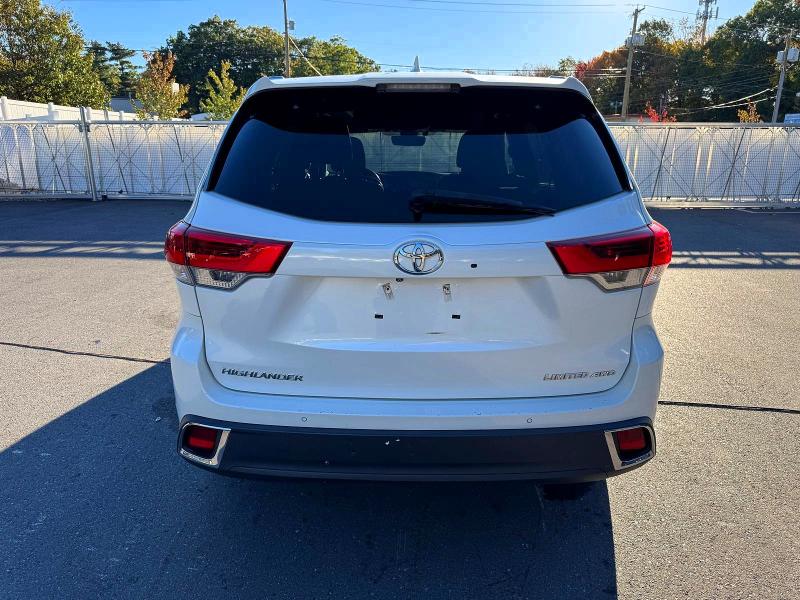 72826986 :رقم المزاد ، 5TDDZRFH2JS856794 vin ، 2018 Toyota Highlander مزاد بيع