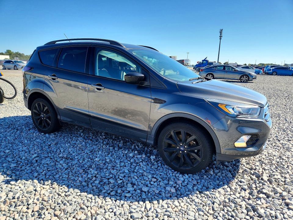 Продажа на аукционе авто 2018 Ford Escape, vin: 1FMCU9GD1JUC16573, номер лота: 72447596
