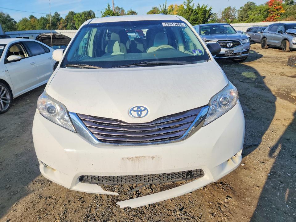 Aukcja sprzedaży 2011 Toyota Sienna, vin: 5TDKK3DC0BS122995, numer aukcji: 69945006