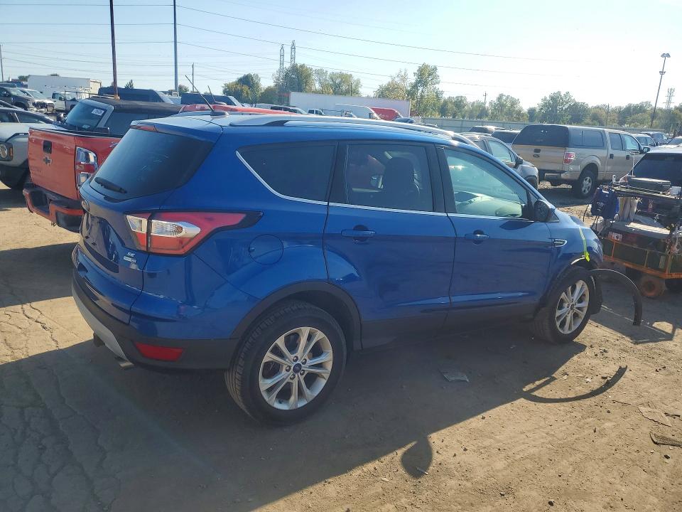 71473236 :رقم المزاد ، 1FMCU9GD1HUC76878 vin ، 2017 Ford Escape مزاد بيع
