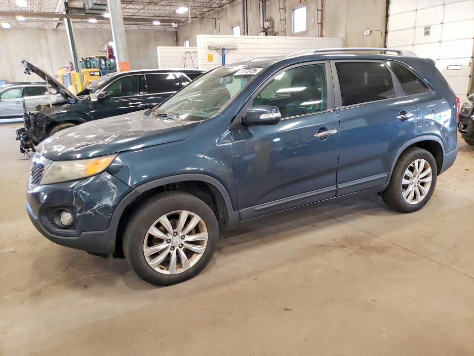 71773496 :رقم المزاد ، 5XYKU4A21BG040587 vin ، 2011 Kia Sorento مزاد بيع