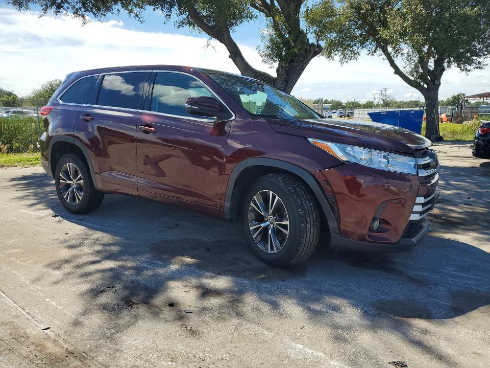 2018 Toyota Highlander მანქანა იყიდება აუქციონზე, vin: 5TDZZRFH1JS285773, აუქციონის ნომერი: 71186856