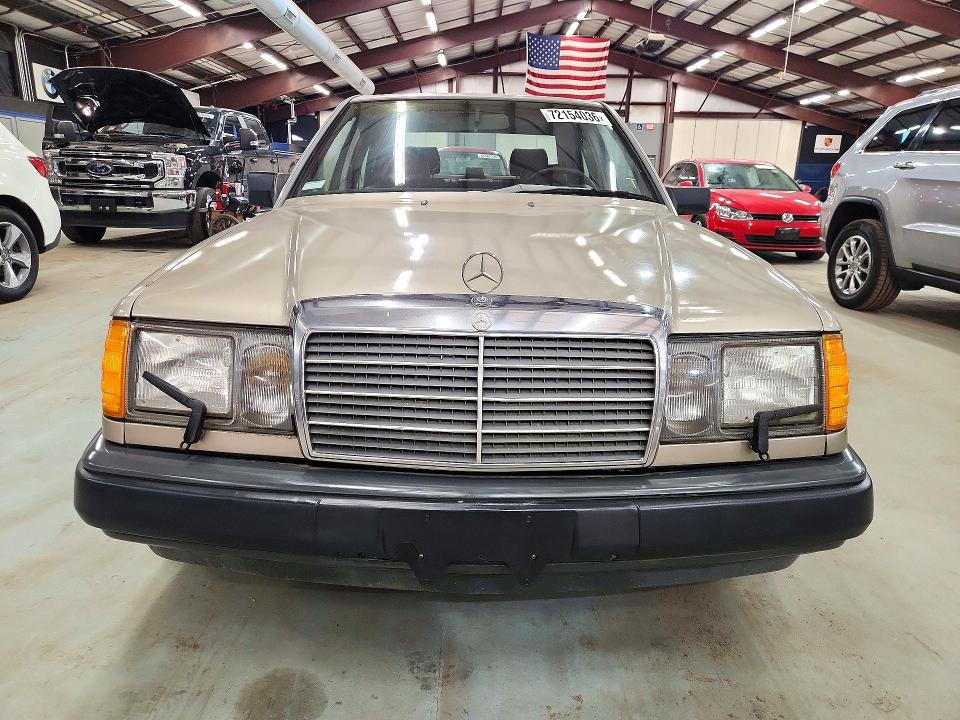 Продажа на аукционе авто 1989 Mercedes-benz 300, vin: WDBEA30D8KA949153, номер лота: 72154036