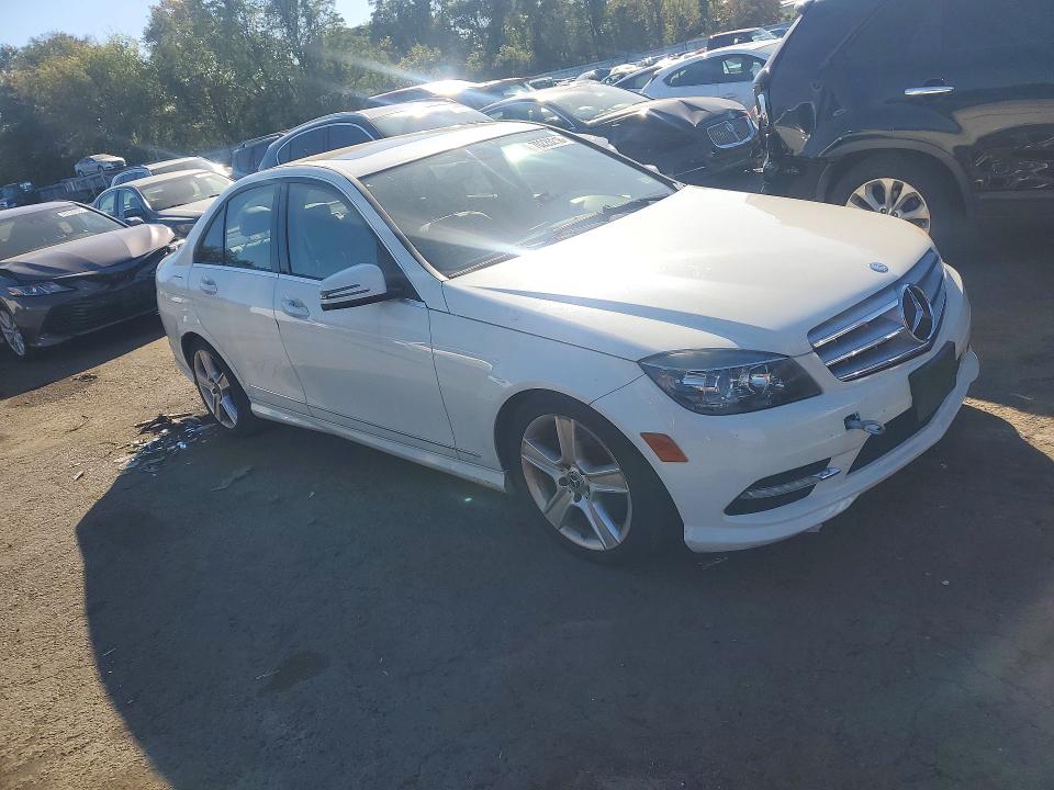 70226216 :رقم المزاد ، WDDGF8BB6BR155926 vin ، 2011 Mercedes-benz C مزاد بيع