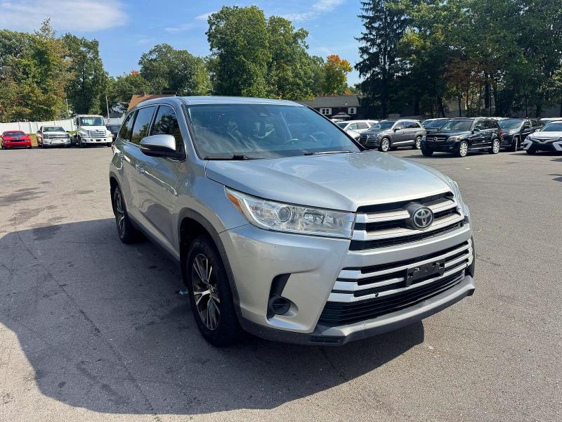 71778236 :رقم المزاد ، 5TDBZRFH9KS743949 vin ، 2019 Toyota Highlander مزاد بيع