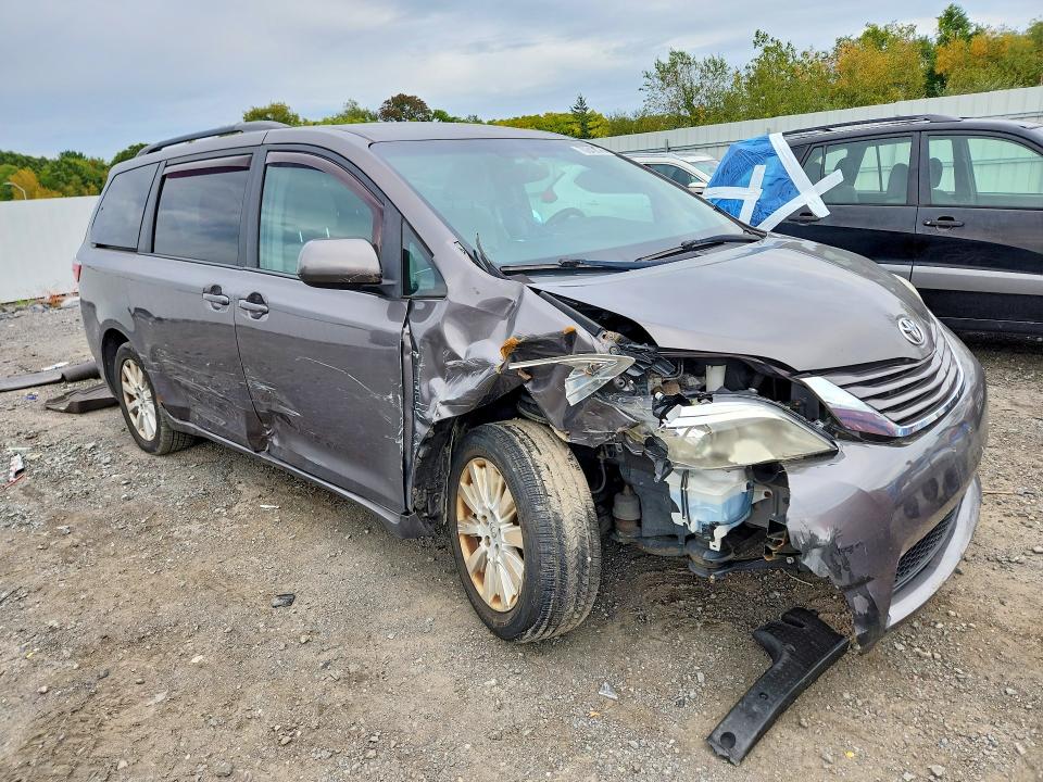 Продаж на аукціоні авто 2016 Toyota Sienna, vin: 5TDJK3DC2GS139767, номер лоту: 70843816