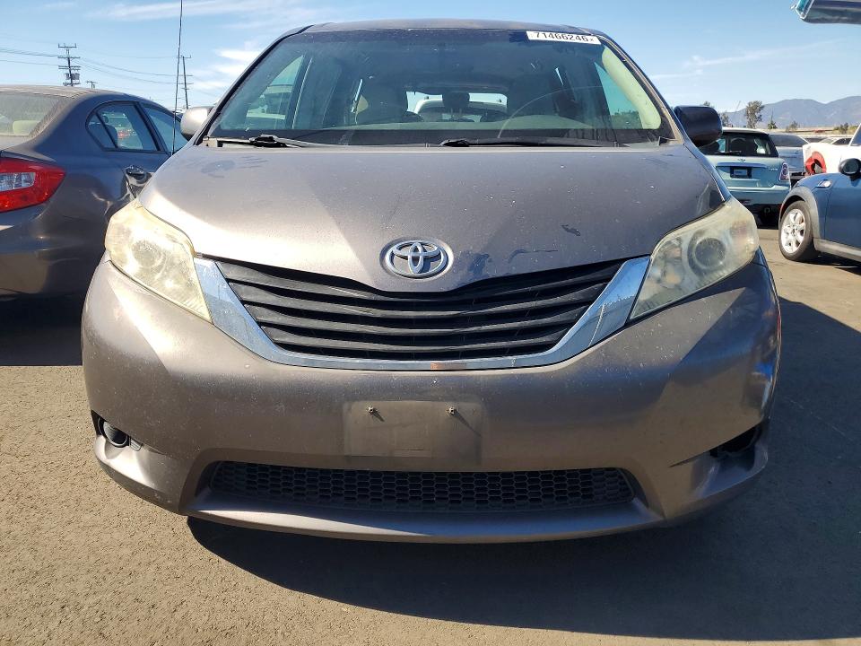 Aukcja sprzedaży 2011 Toyota Sienna, vin: 5TDKK3DC1BS046431, numer aukcji: 71466246