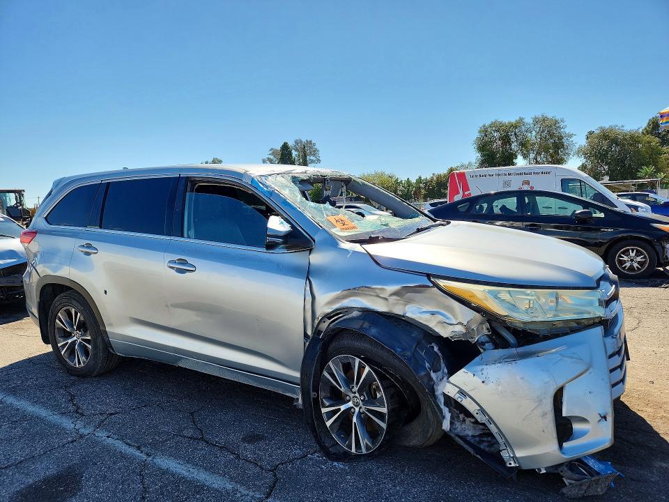Продажа на аукционе авто 2018 Toyota Highlander, vin: 5TDBZRFH8JS807414, номер лота: 71847046