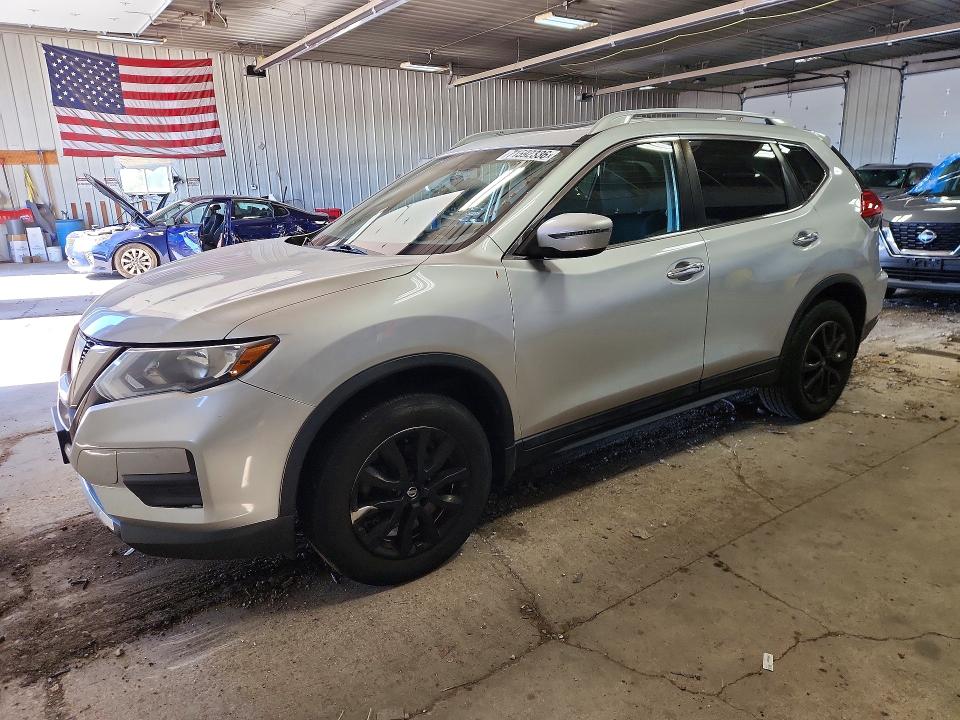 2017 Nissan Rogue მანქანა იყიდება აუქციონზე, vin: 5N1AT2MV4HC896399, აუქციონის ნომერი: 71592336