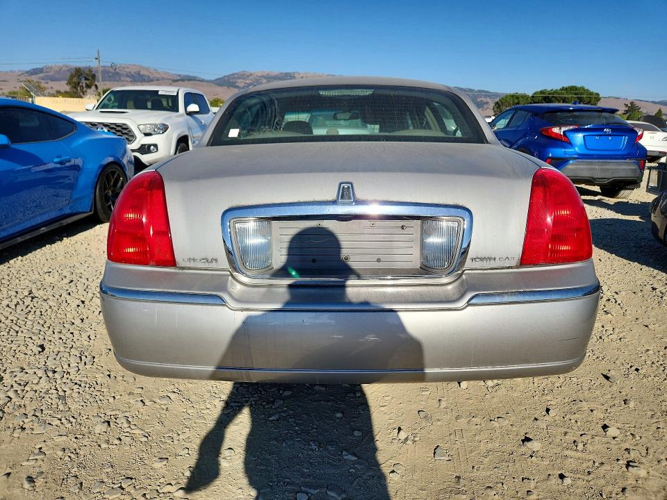 Продажа на аукционе авто 2007 Lincoln Town Car, vin: 1LNHM81W17Y620971, номер лота: 71891706
