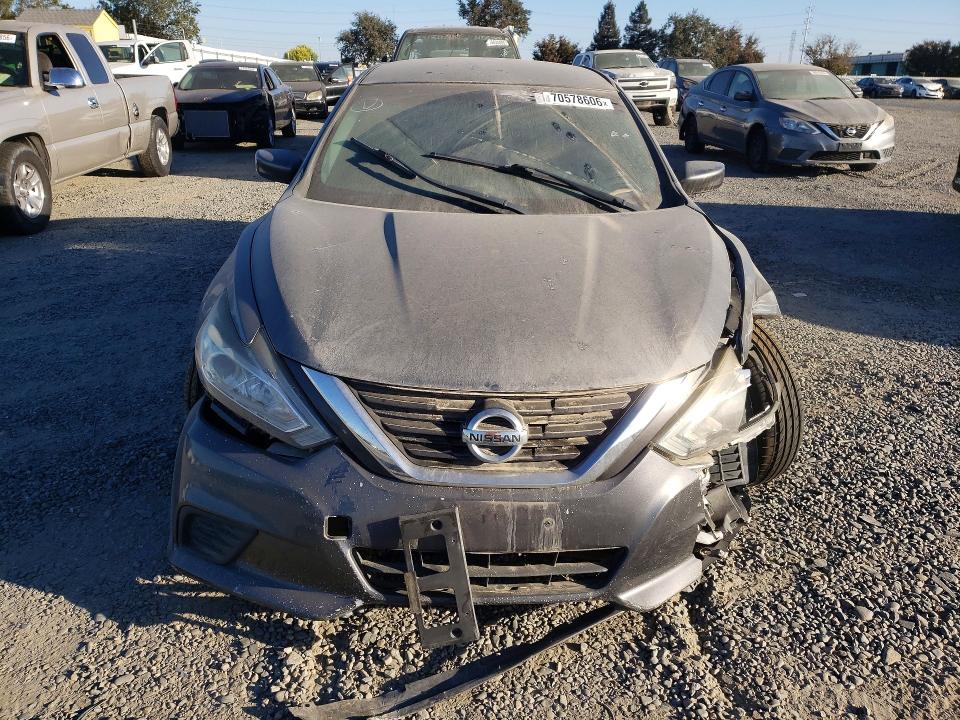 2017 Nissan Altima მანქანა იყიდება აუქციონზე, vin: 1N4AL3AP0HN328581, აუქციონის ნომერი: 70578606