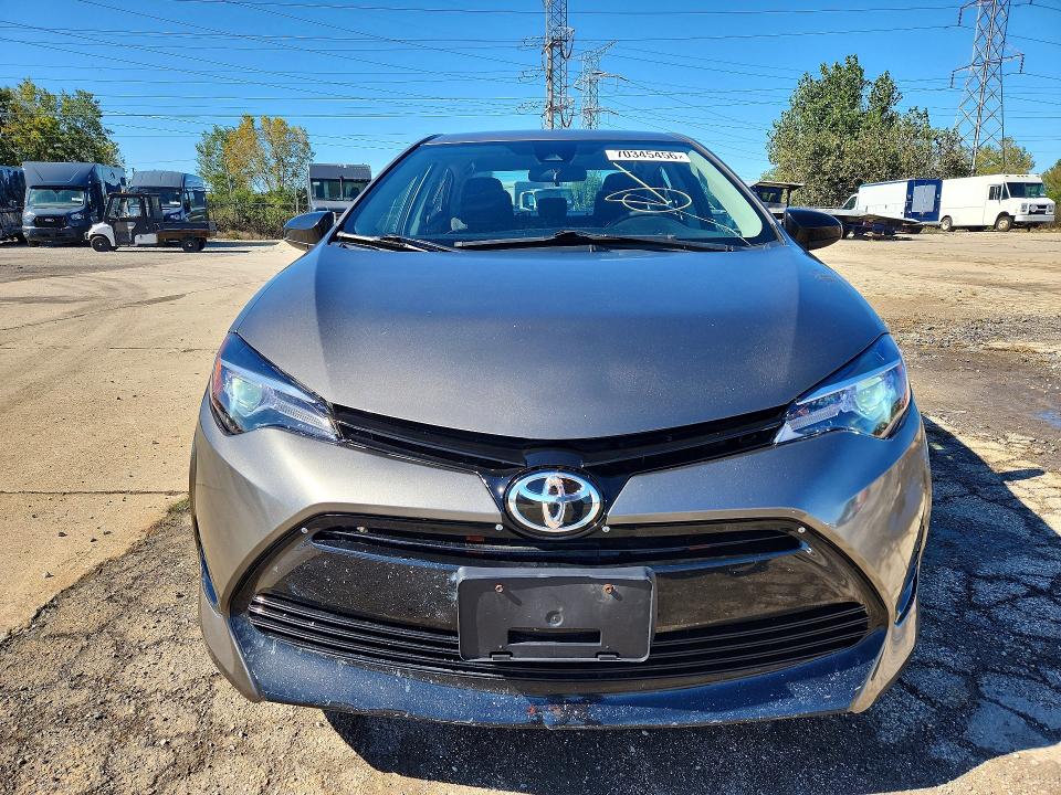 Продаж на аукціоні авто 2018 Toyota Corolla, vin: 5YFBURHE9JP744575, номер лоту: 70345456