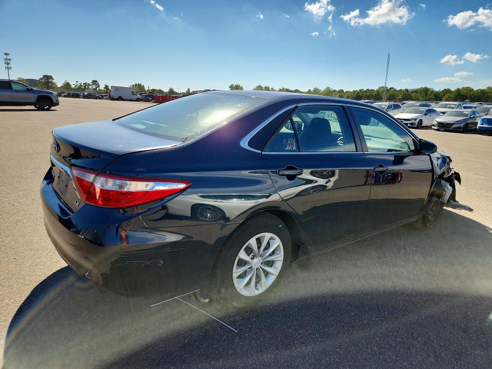 70986806 :رقم المزاد ، 4T1BF1FK8HU271507 vin ، 2017 Toyota Camry مزاد بيع