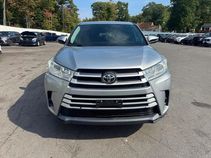 71778236 :رقم المزاد ، 5TDBZRFH9KS743949 vin ، 2019 Toyota Highlander مزاد بيع