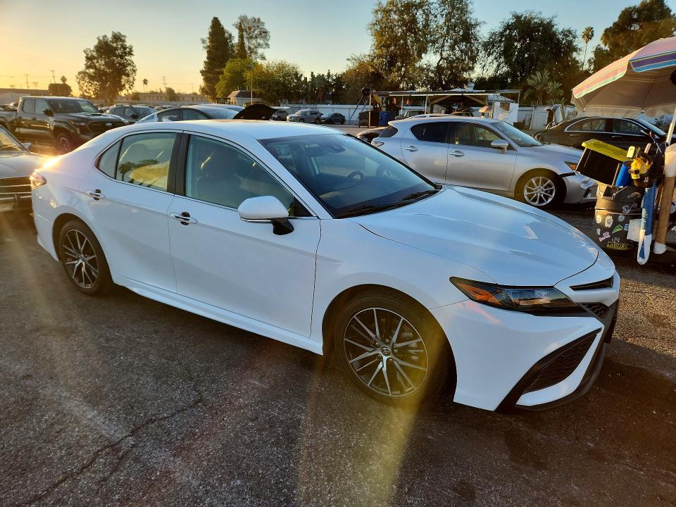 71811556 :رقم المزاد ، 4T1G11AKXPU825947 vin ، 2023 Toyota Camry مزاد بيع