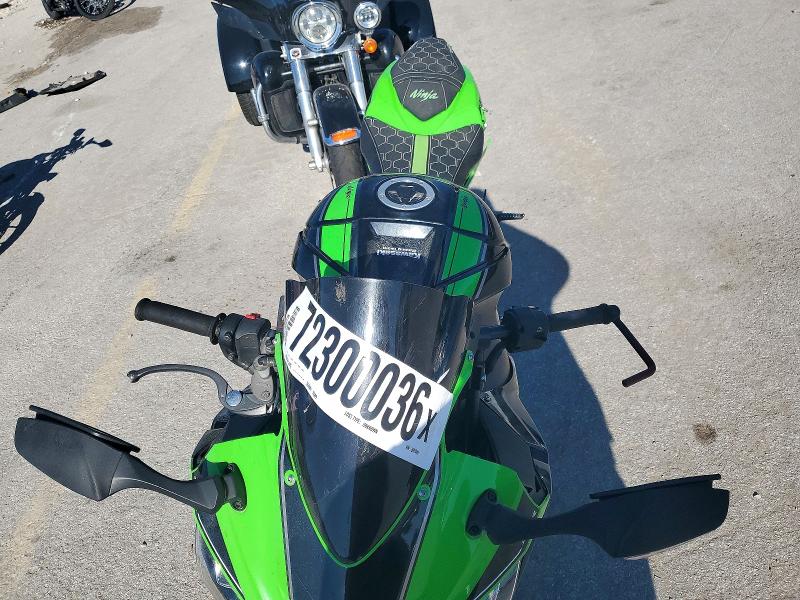 72300036 :رقم المزاد ، JKAZXCR1XHA005044 vin ، 2017 Kawasaki Zx1000 مزاد بيع