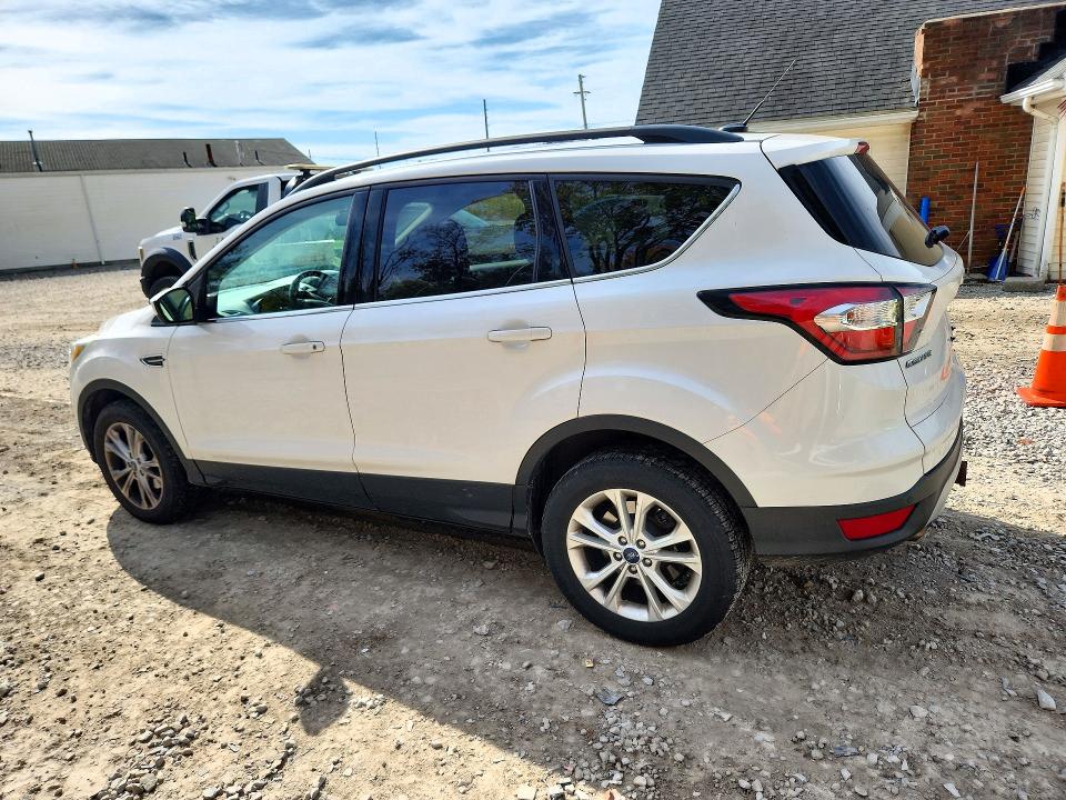 Продажа на аукционе авто 2017 Ford Escape, vin: 1FMCU9G99HUD17172, номер лота: 72997326
