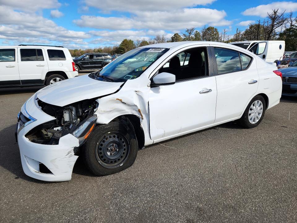 70786506 :رقم المزاد ، 3N1CN7AP3KL875813 vin ، 2019 Nissan Versa مزاد بيع