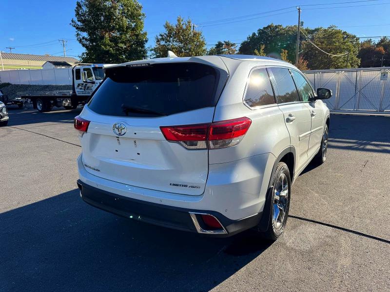 72826986 :رقم المزاد ، 5TDDZRFH2JS856794 vin ، 2018 Toyota Highlander مزاد بيع