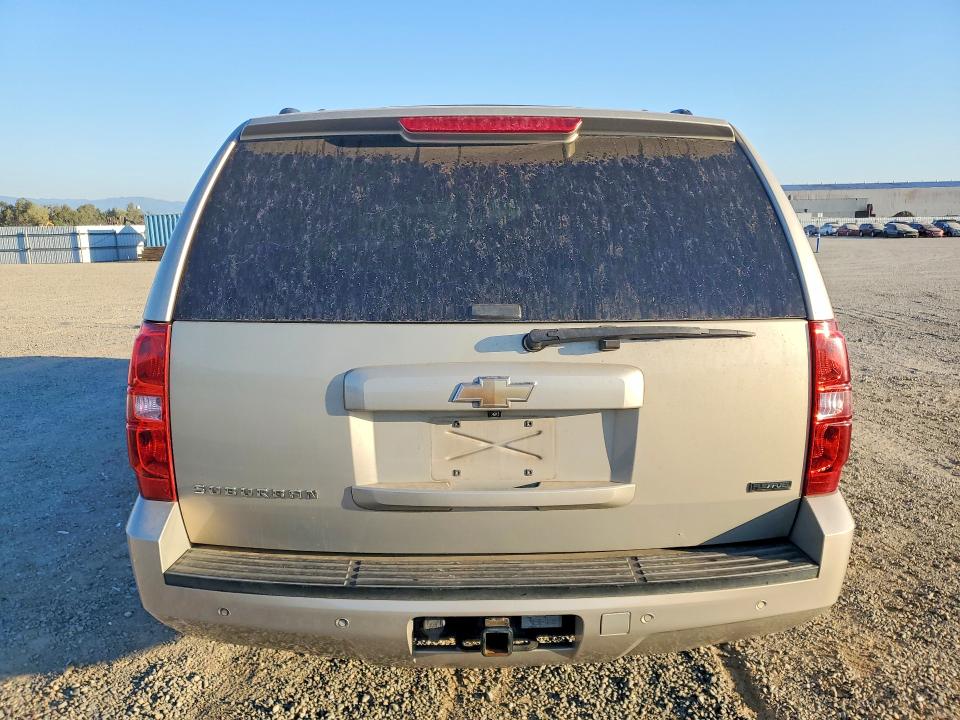 71840986 :رقم المزاد ، 1GNSKJE30BR371256 vin ، 2011 Chevrolet Suburban مزاد بيع