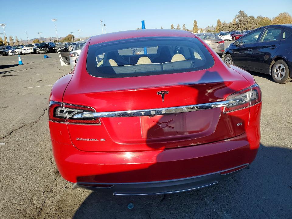 Продажа на аукционе авто 2014 Tesla Model S, vin: 5YJSA1H17EFP30571, номер лота: 70846756