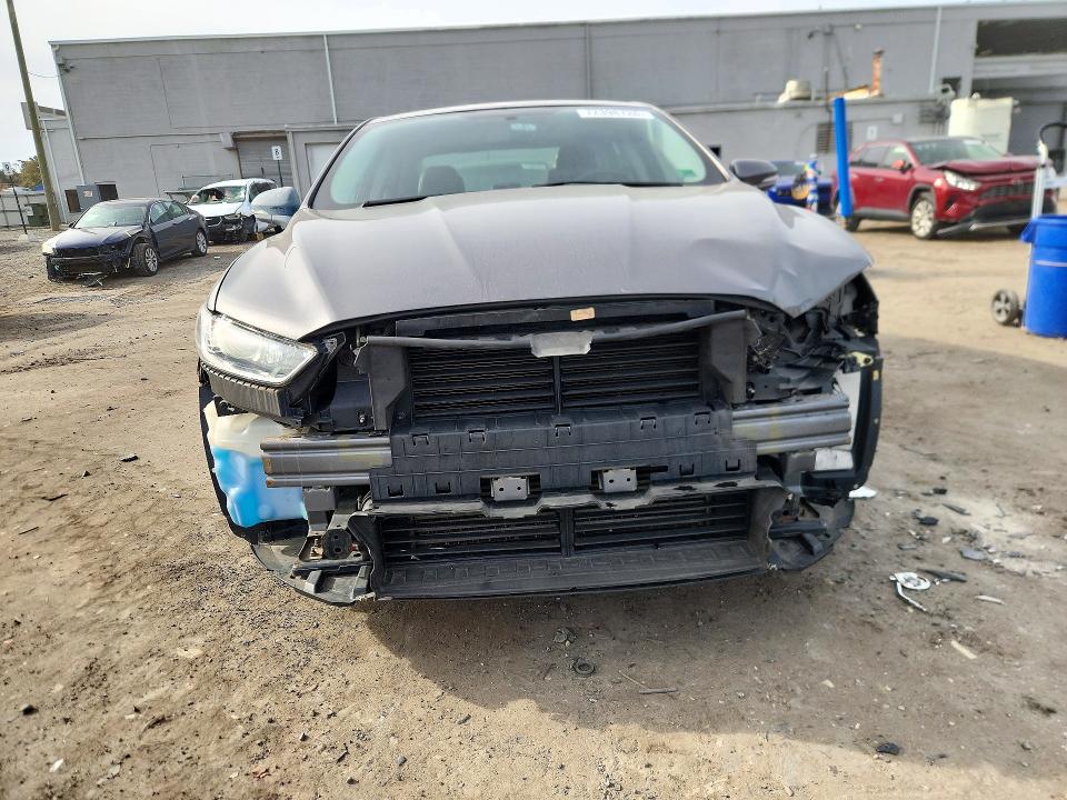 72398726 :رقم المزاد ، 3FA6P0HR1DR258323 vin ، 2013 Ford Fusion مزاد بيع