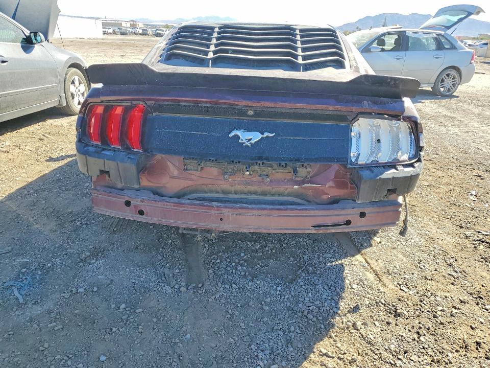 62904426 :رقم المزاد ، 1FA6P8TH8J5185074 vin ، 2018 Ford Mustang مزاد بيع