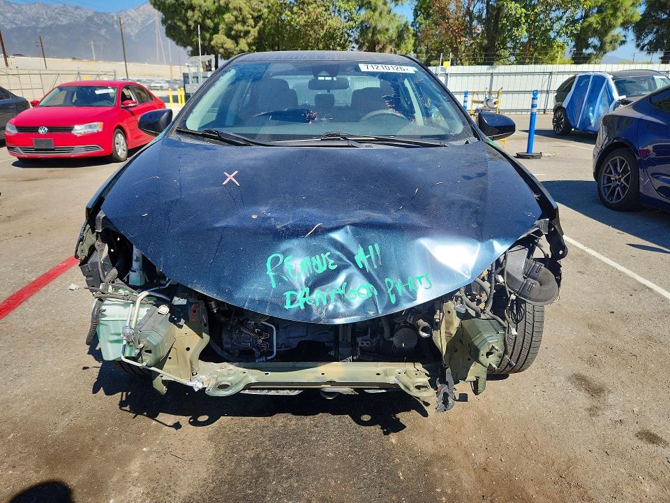 71210126 :رقم المزاد ، 5YFBURHE8HP733240 vin ، 2017 Toyota Corolla مزاد بيع
