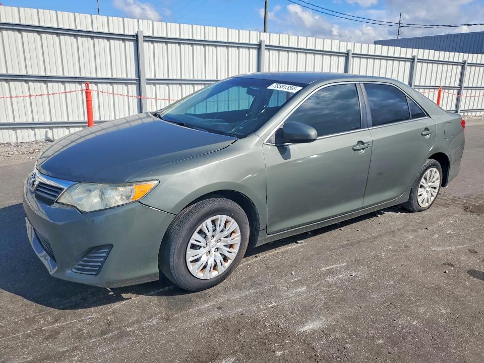 70381356 :رقم المزاد ، 4T1BF1FK9EU753673 vin ، 2014 Toyota Camry مزاد بيع