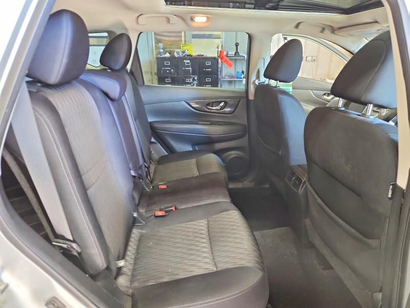 2017 Nissan Rogue მანქანა იყიდება აუქციონზე, vin: 5N1AT2MV4HC896399, აუქციონის ნომერი: 71592336
