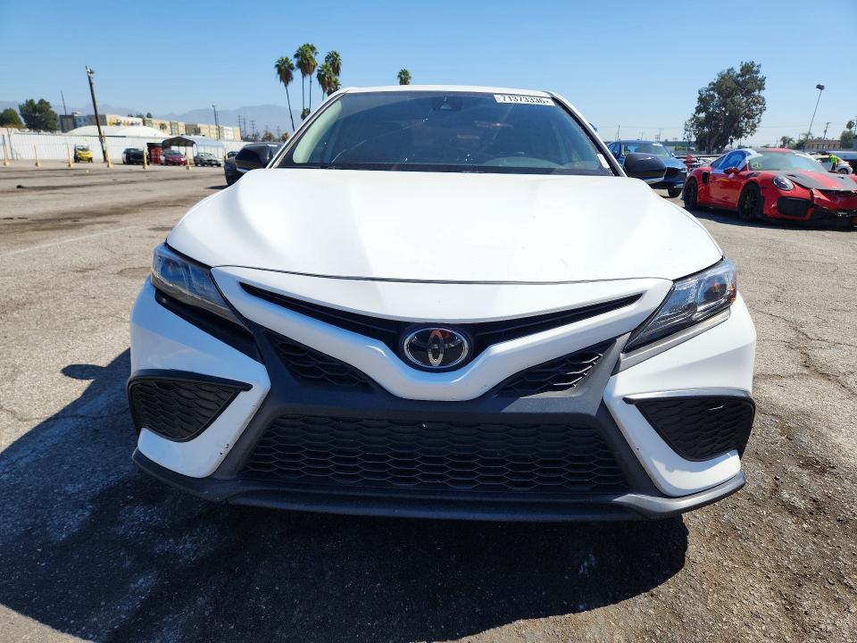 71373336 :رقم المزاد ، 4T1G11AK5NU022198 vin ، 2022 Toyota Camry مزاد بيع