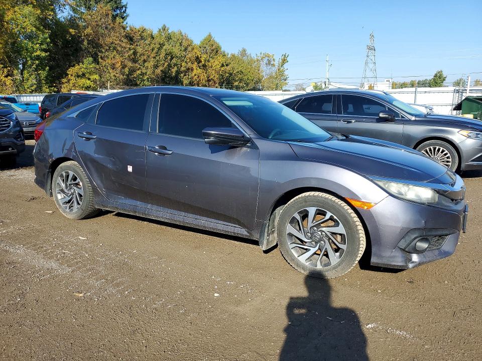 Продажа на аукционе авто 2017 Honda Civic, vin: 2HGFC2F82HH018938, номер лота: 71640296