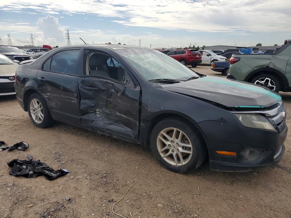 70377226 :رقم المزاد ، 3FAHP0GA1AR402436 vin ، 2010 Ford Fusion مزاد بيع