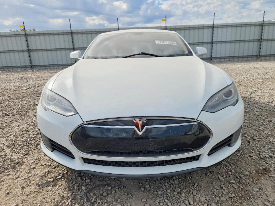 71671896 :رقم المزاد ، 5YJSA1AC1DFP10231 vin ، 2013 Tesla Model S مزاد بيع