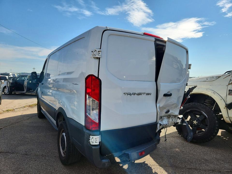 69621756 :رقم المزاد ، 1FTYR1YM2GKB24033 vin ، 2016 Ford Transit مزاد بيع