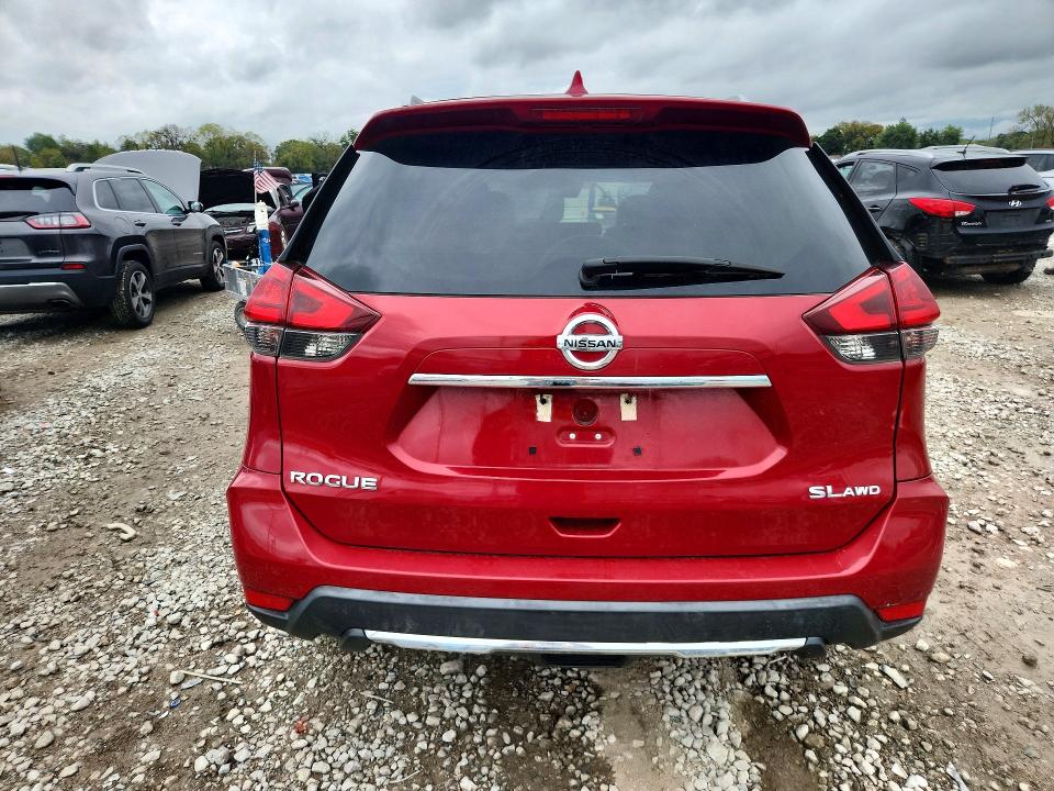 2017 Nissan Rogue მანქანა იყიდება აუქციონზე, vin: 5N1AT2MVXHC810335, აუქციონის ნომერი: 71395806