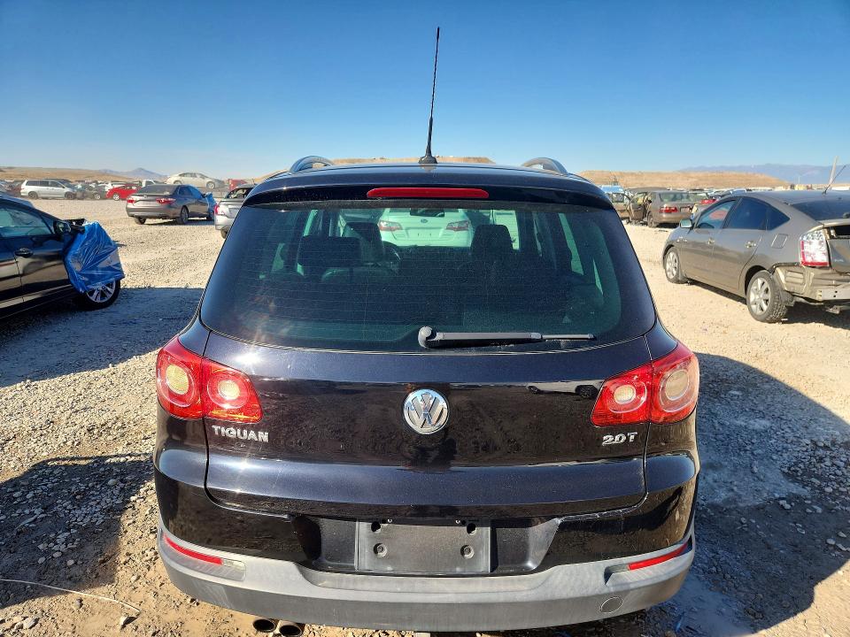 71504036 :رقم المزاد ، WVGAV7AX0BW555892 vin ، 2011 Volkswagen Tiguan مزاد بيع