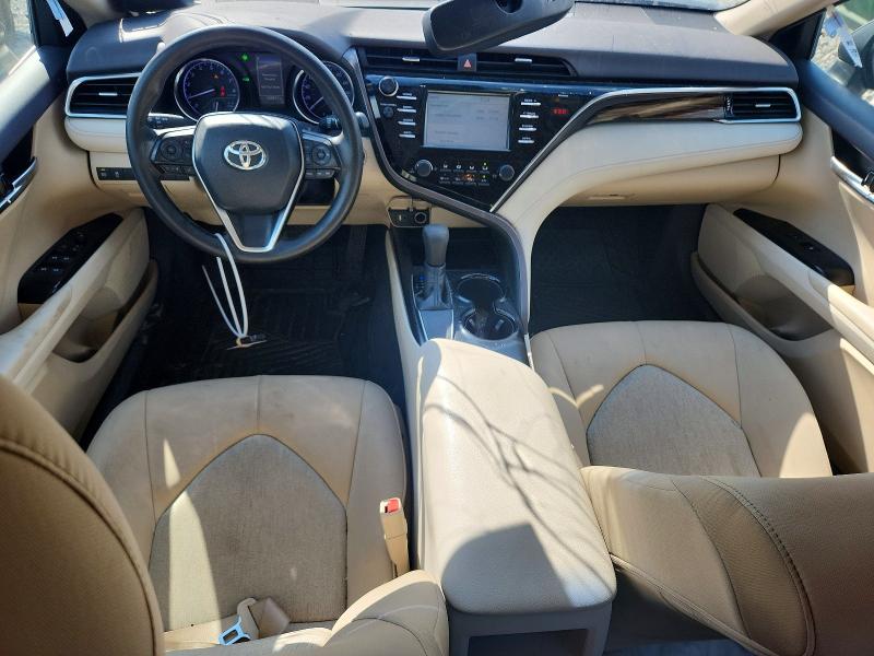 71187246 :رقم المزاد ، 4T1B11HK1JU111700 vin ، 2018 Toyota Camry مزاد بيع