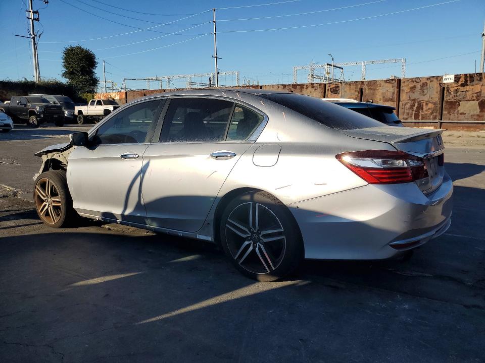 71564836 :رقم المزاد ، 1HGCR2F52HA032814 vin ، 2017 Honda Accord مزاد بيع
