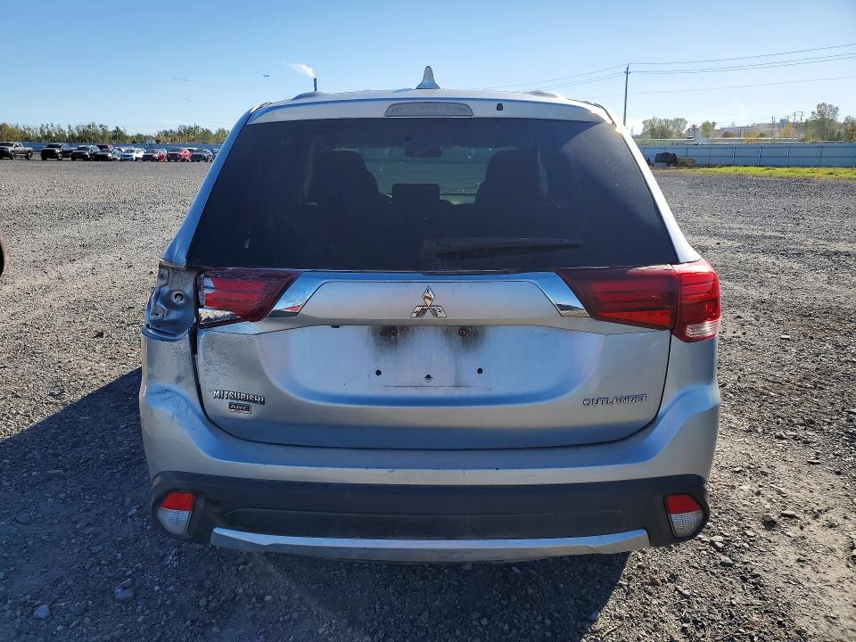 71678376 :رقم المزاد ، JA4AZ2A31JZ601603 vin ، 2018 Mitsubishi Outlander مزاد بيع