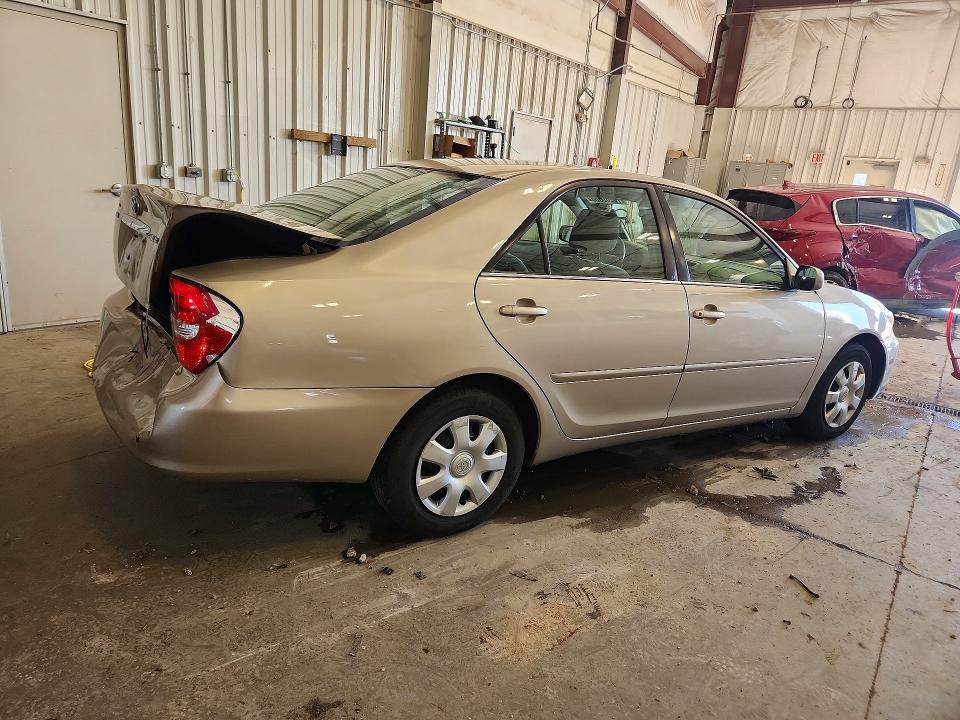 70260666 :رقم المزاد ، 4T1BE32K73U163201 vin ، 2003 Toyota Camry مزاد بيع