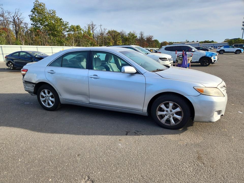 71717596 :رقم المزاد ، 4T1BF3EK4BU686084 vin ، 2011 Toyota Camry مزاد بيع