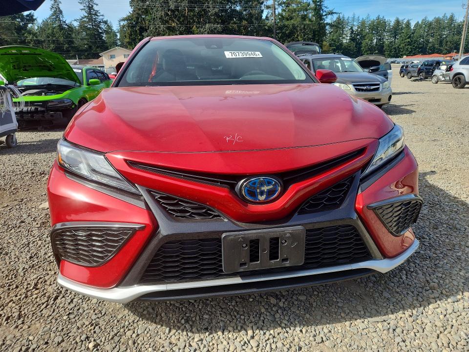 70739946 :رقم المزاد ، 4T1K31AK1MU030611 vin ، 2021 Toyota Camry مزاد بيع