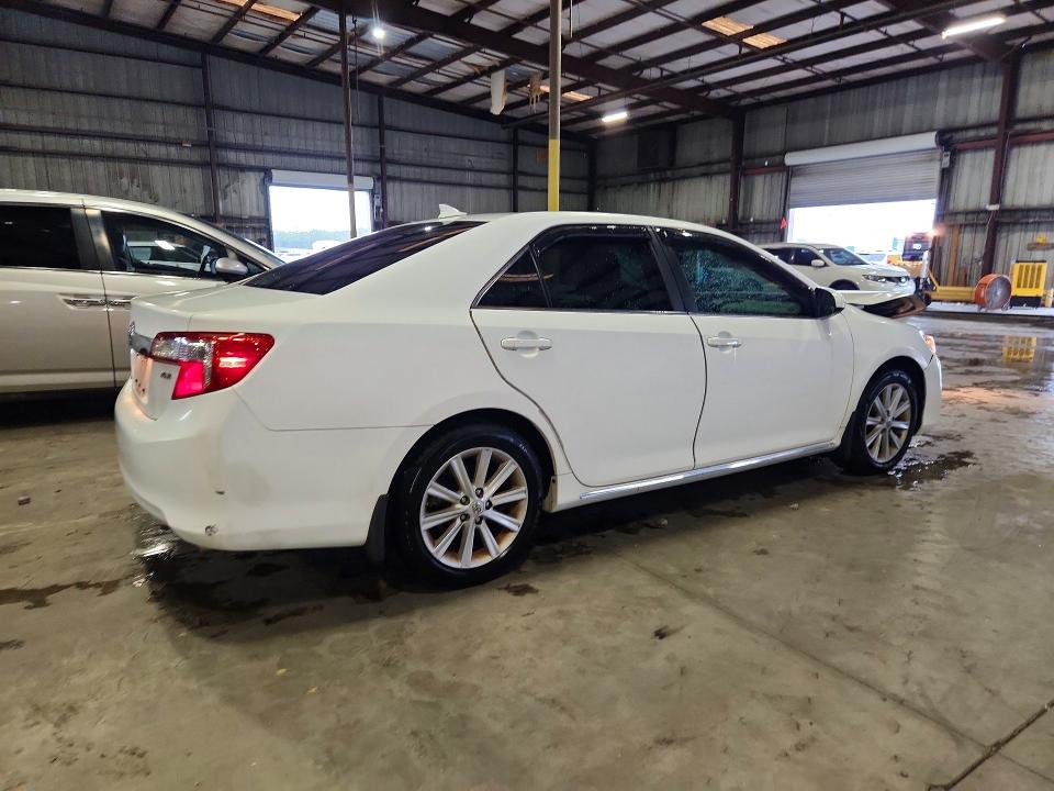 71621606 :رقم المزاد ، 4T1BK1FK1DU533809 vin ، 2013 Toyota Camry مزاد بيع