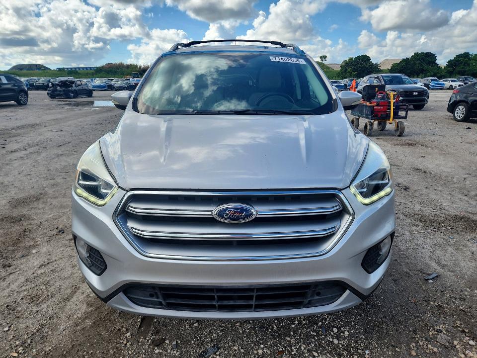 71462656 :رقم المزاد ، 1FMCU0J96HUA57995 vin ، 2017 Ford Escape مزاد بيع