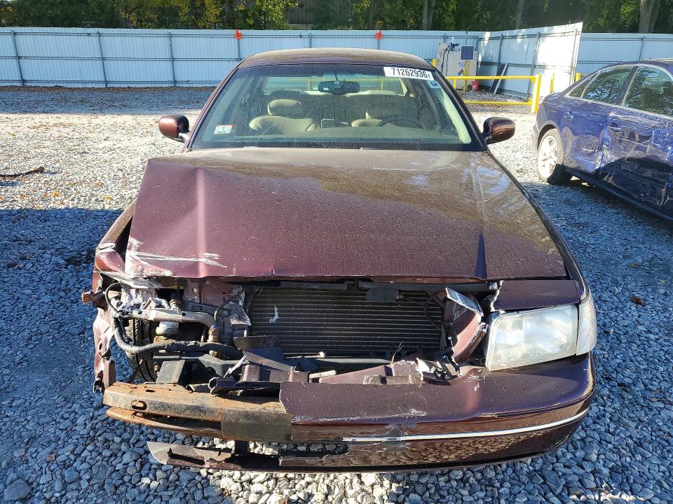 Продаж на аукціоні авто 2001 Ford Crown Victoria, vin: 2FAFP74W21X151802, номер лоту: 71262936