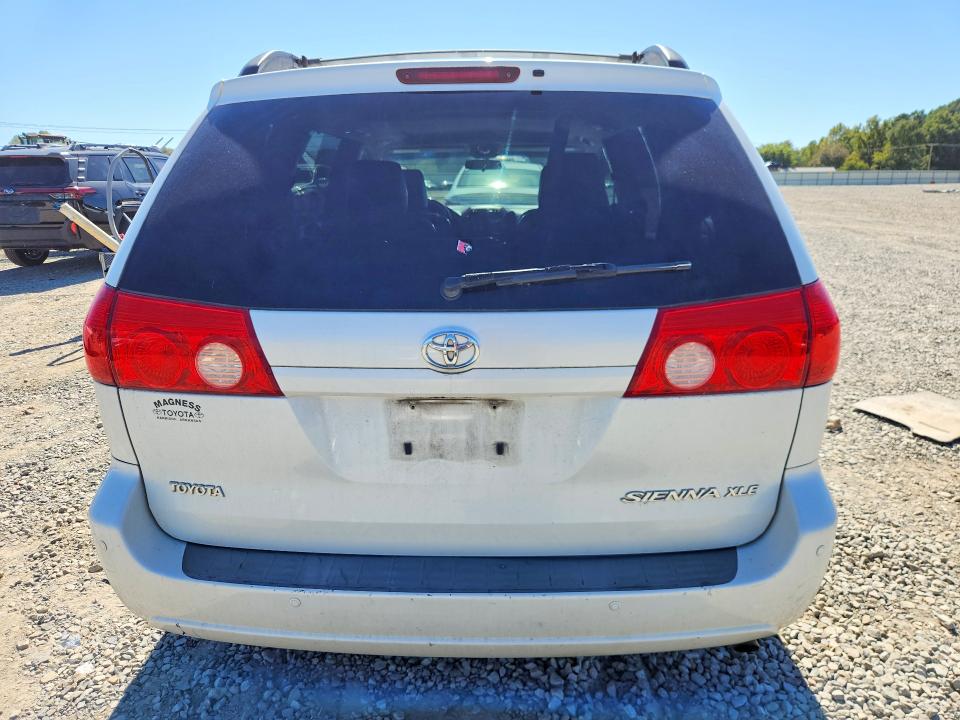 71428226 :رقم المزاد ، 5TDYK4CC4AS302724 vin ، 2010 Toyota Sienna مزاد بيع